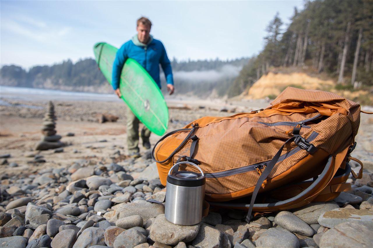 Vista dettaglio TkCanister 237ml con design TKClosure e isolamento Climate Lock
